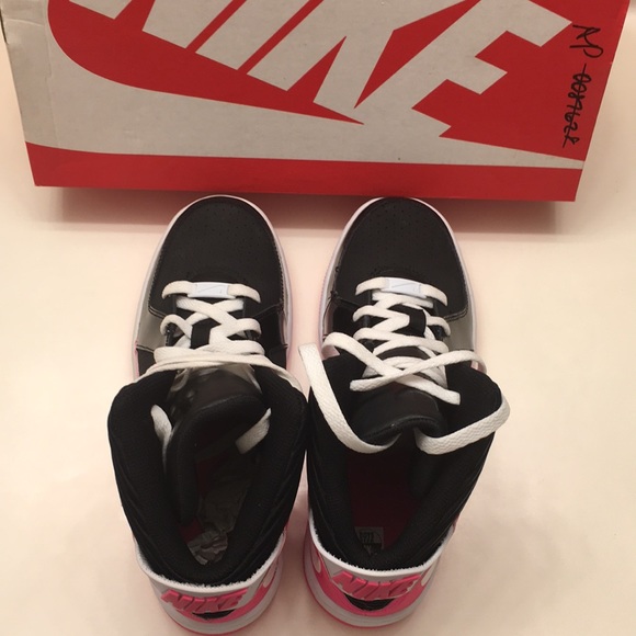 Nike Girls Basketball Shoes - Picture 5 of 8